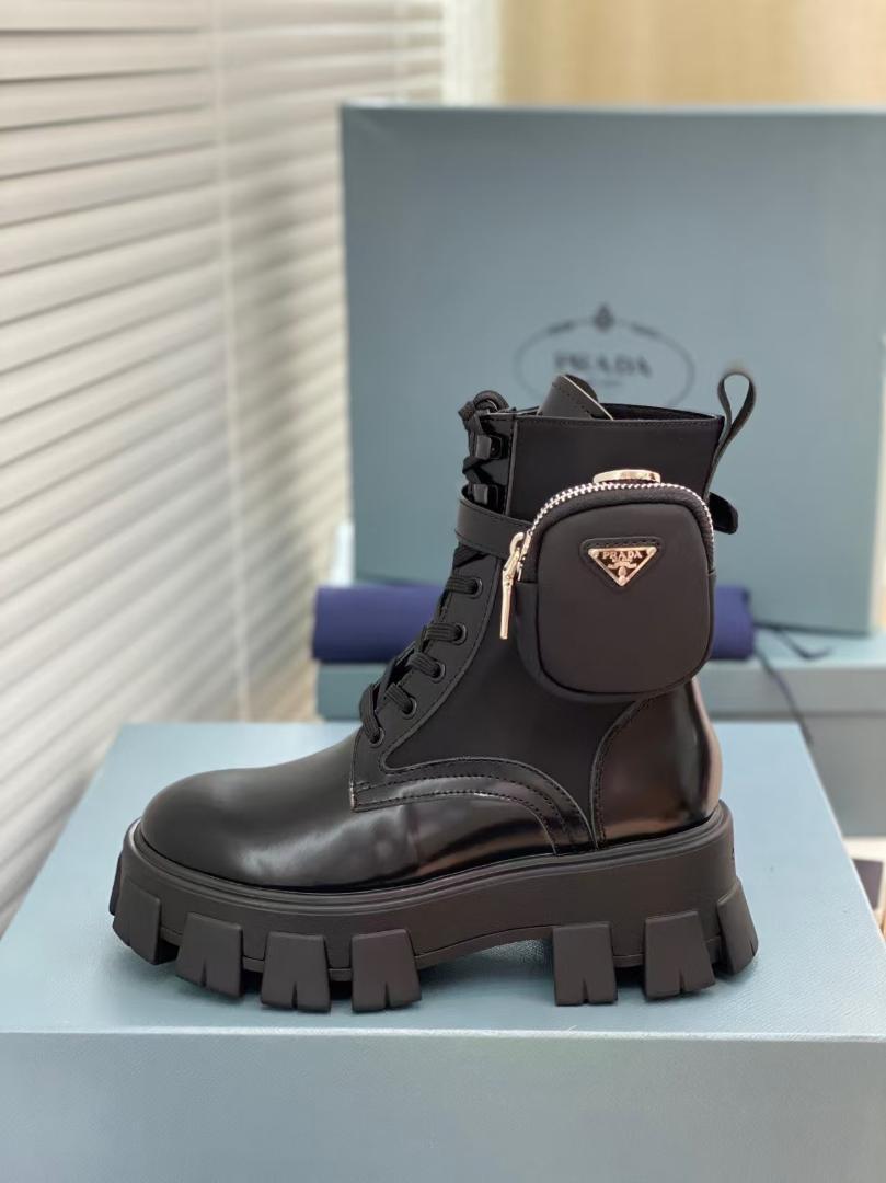 PRADA モノリスブーツ 革靴