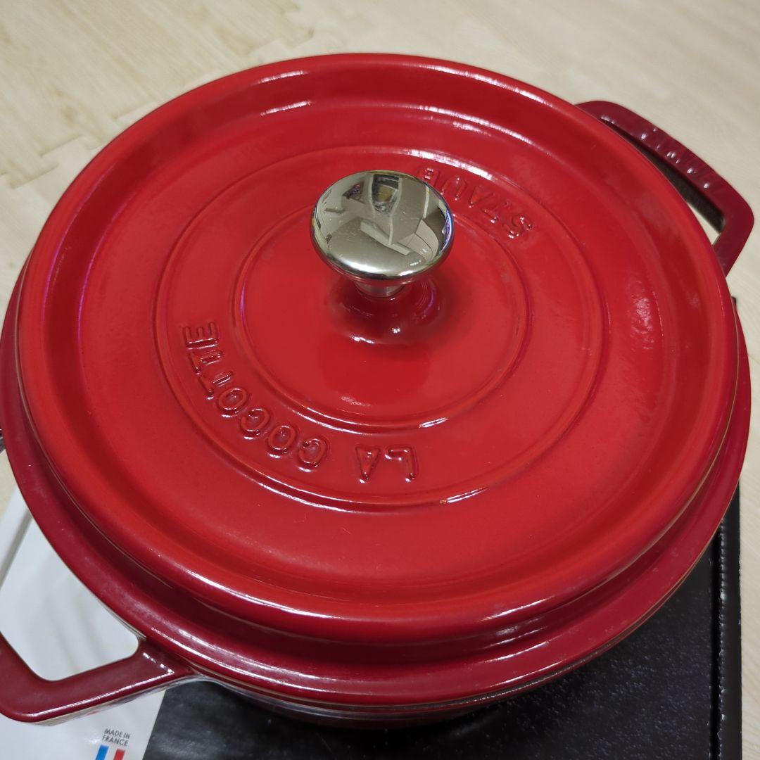 c*a様 STAUB 鋳鉄製 22cm 両手鍋 レッド