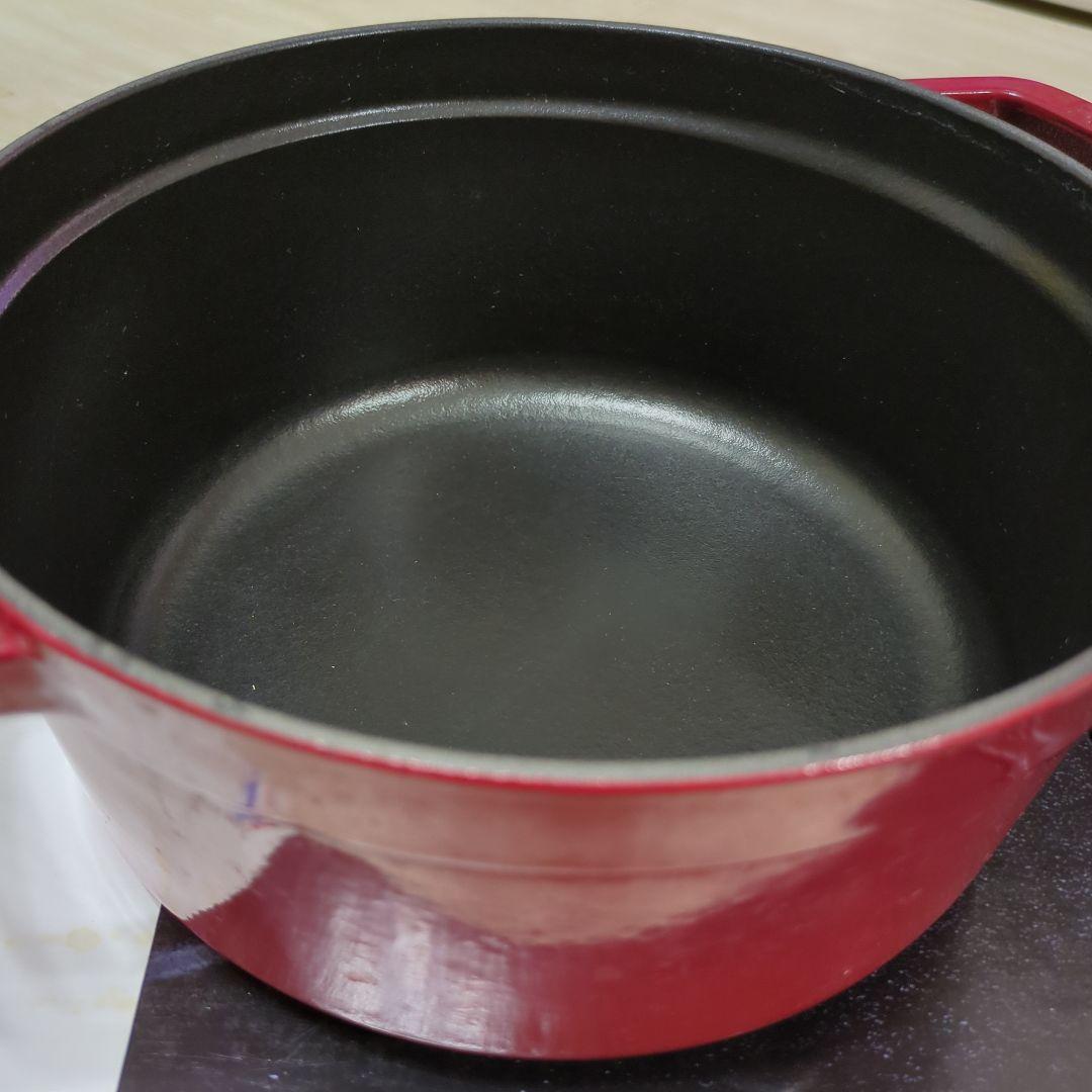 c*a様 STAUB 鋳鉄製 22cm 両手鍋 レッド