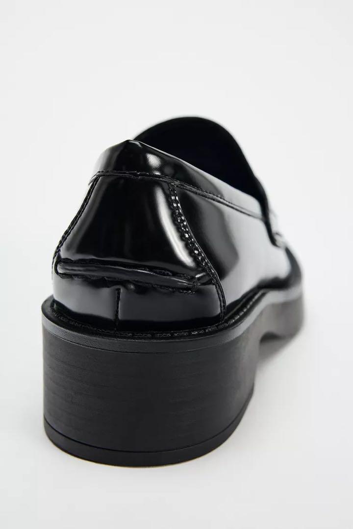 完売品】ZARAエナメルレザー風ペニーストラップ ローファー