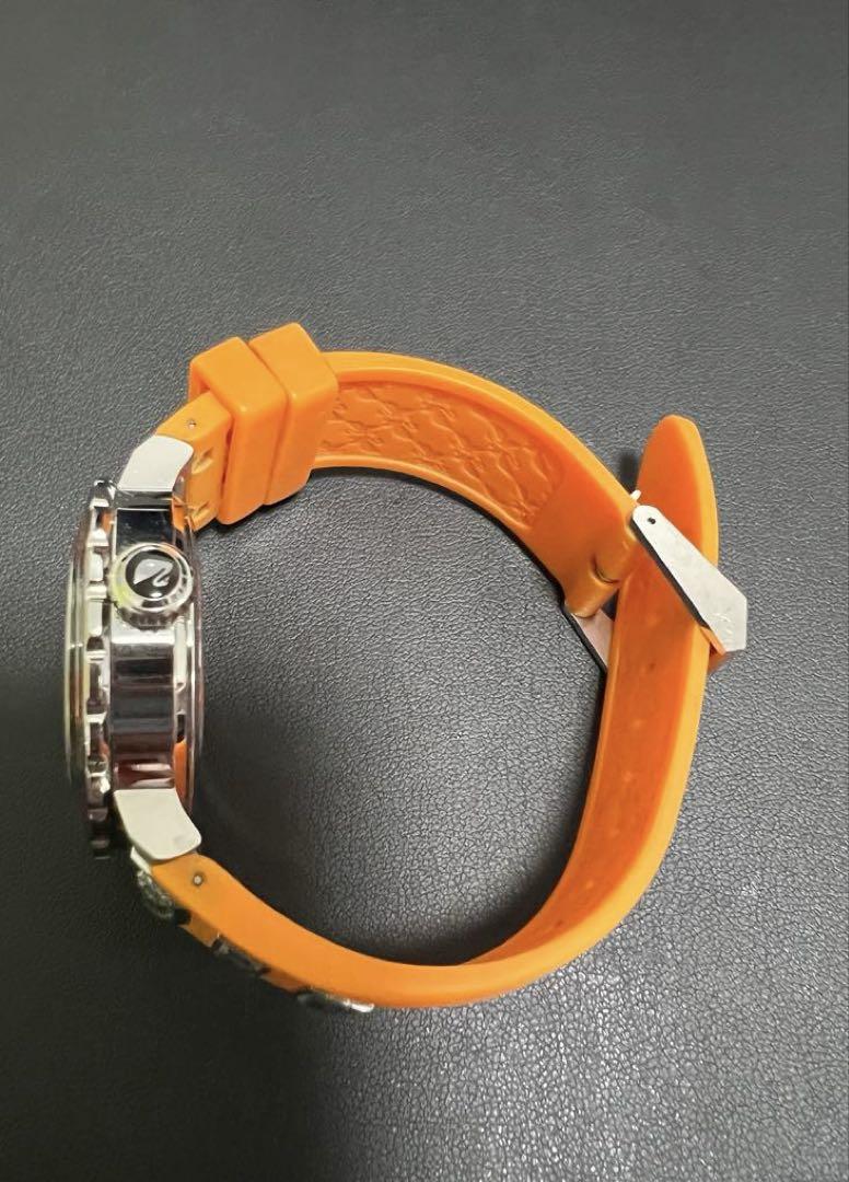 SWAROVSKI オレンジラバーベルト時計