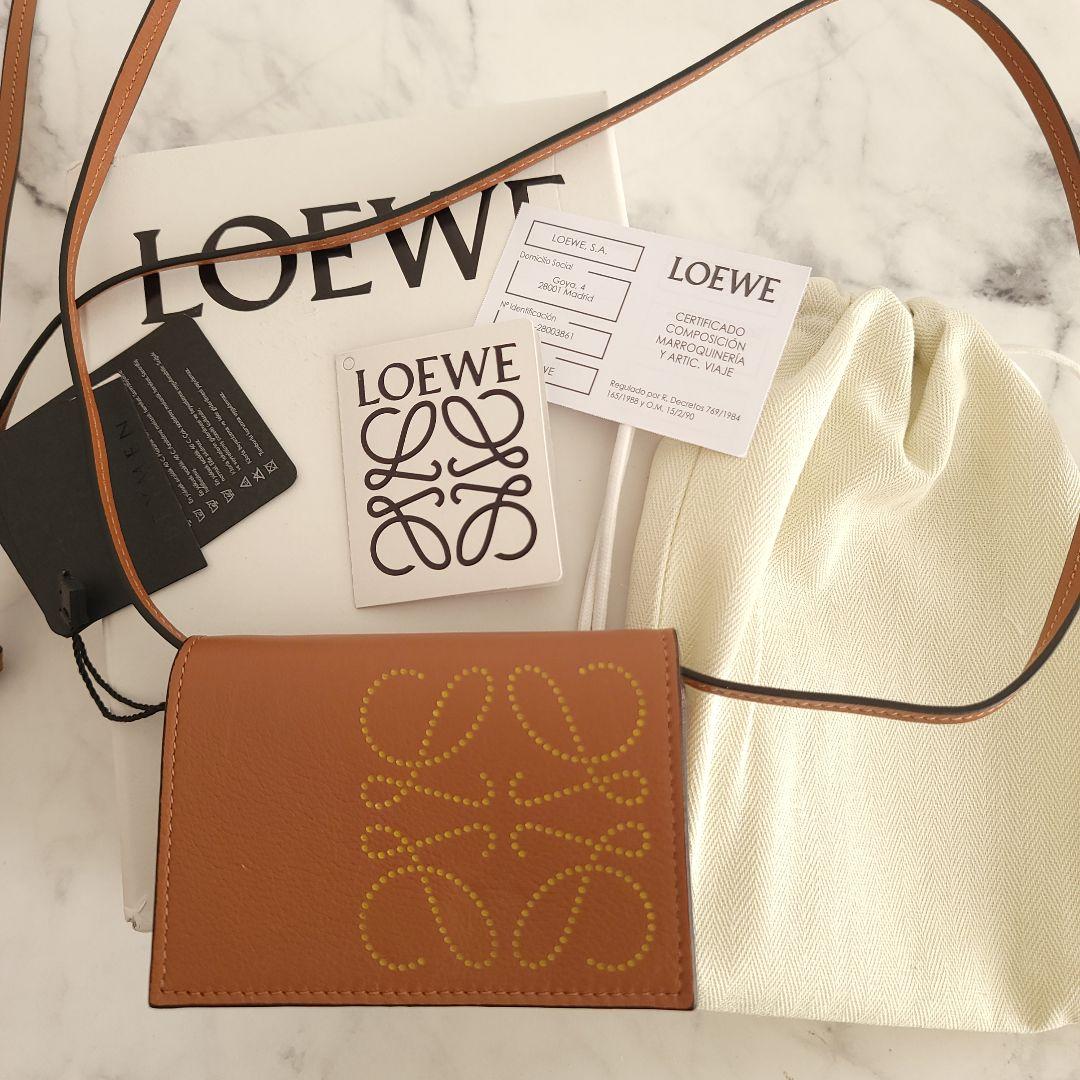LOEWE ロエベ Gaya ストラップ付き カードケース LOEWE ロエベ Gaya ストラップ付き カードケース