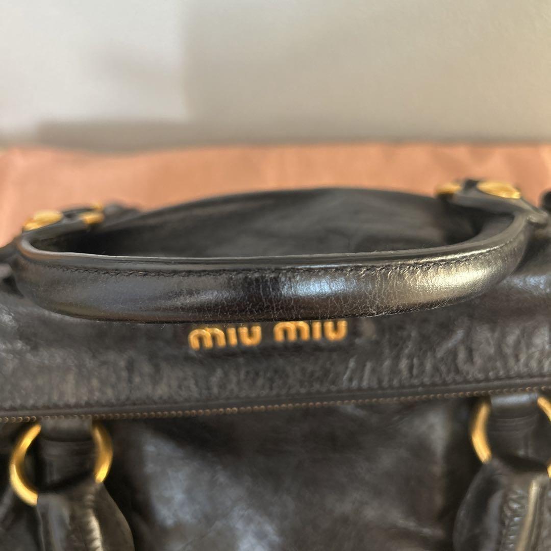 miu miu 黒 レザー ハンドバッグ