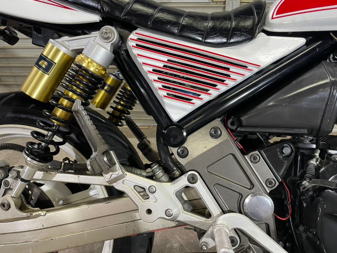 カワサキ ゼファーχ 実働 BEETバックステップ付タイヤバリ山ゼファー400 カワサキ ゼファーχ 実働 BEETバックステップ付タイヤバリ山ゼファー400