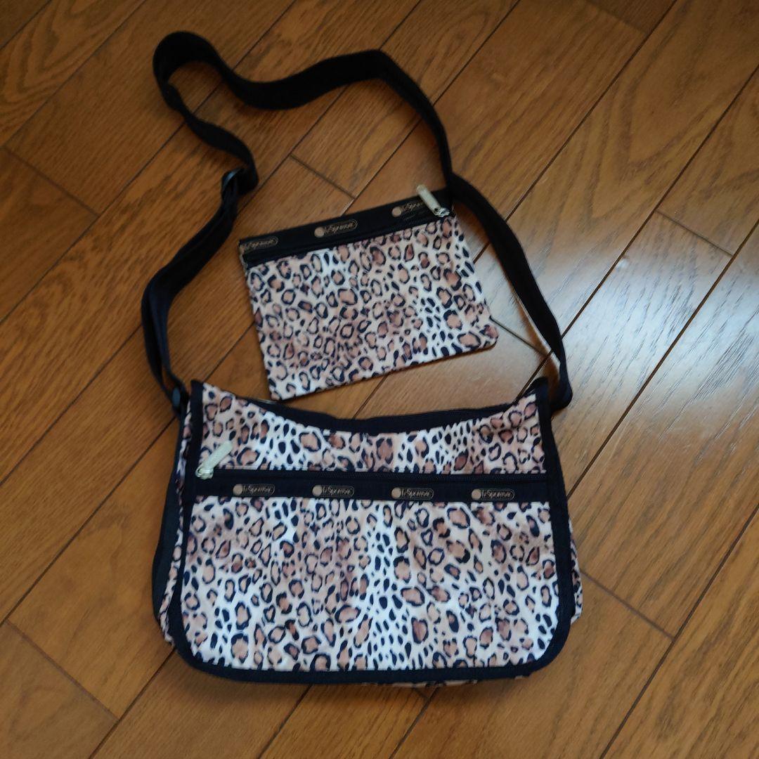 は美品】ear PAPILLONNER 樹脂パーツリュック ヘビ柄