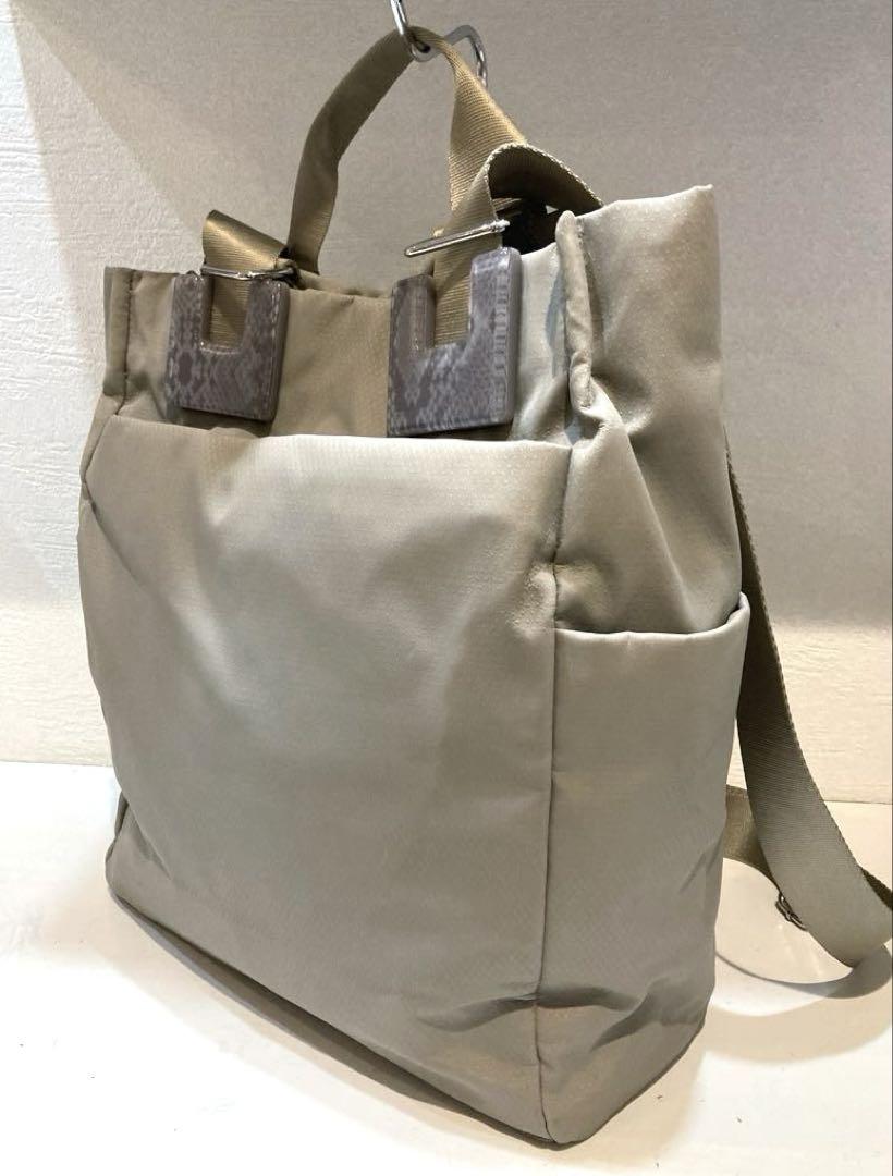 【は美品】ear PAPILLONNER 樹脂パーツリュック　ヘビ柄