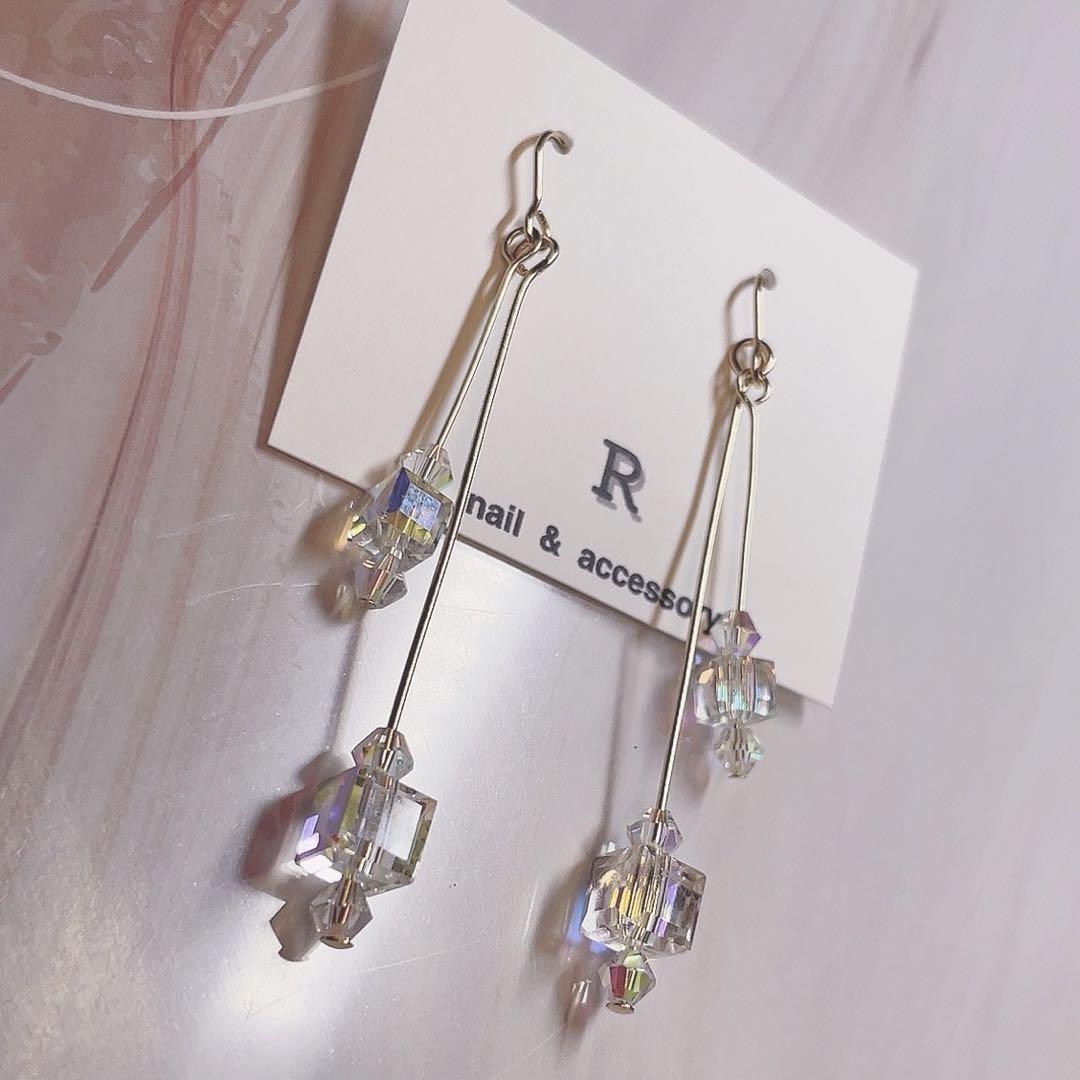 ガラスキューブ 2連ピアス