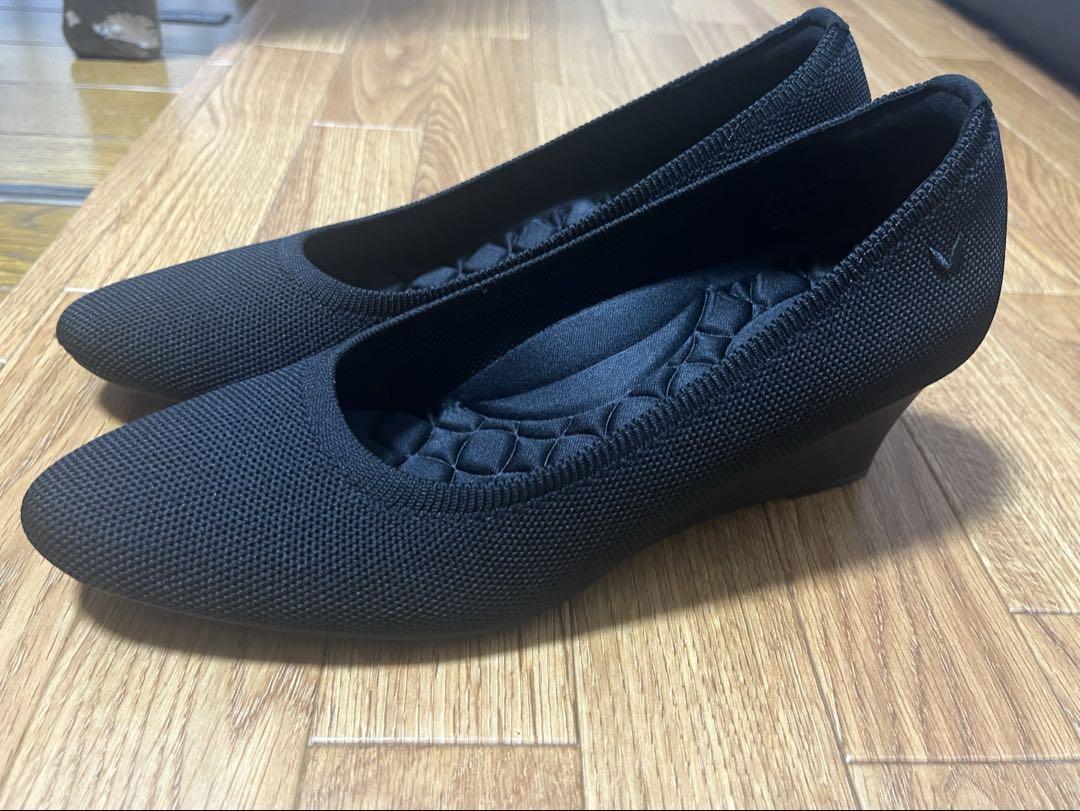 ほぼ新品VIVAIAアーモンドトゥウエッジヒールパンプス24.5 靴