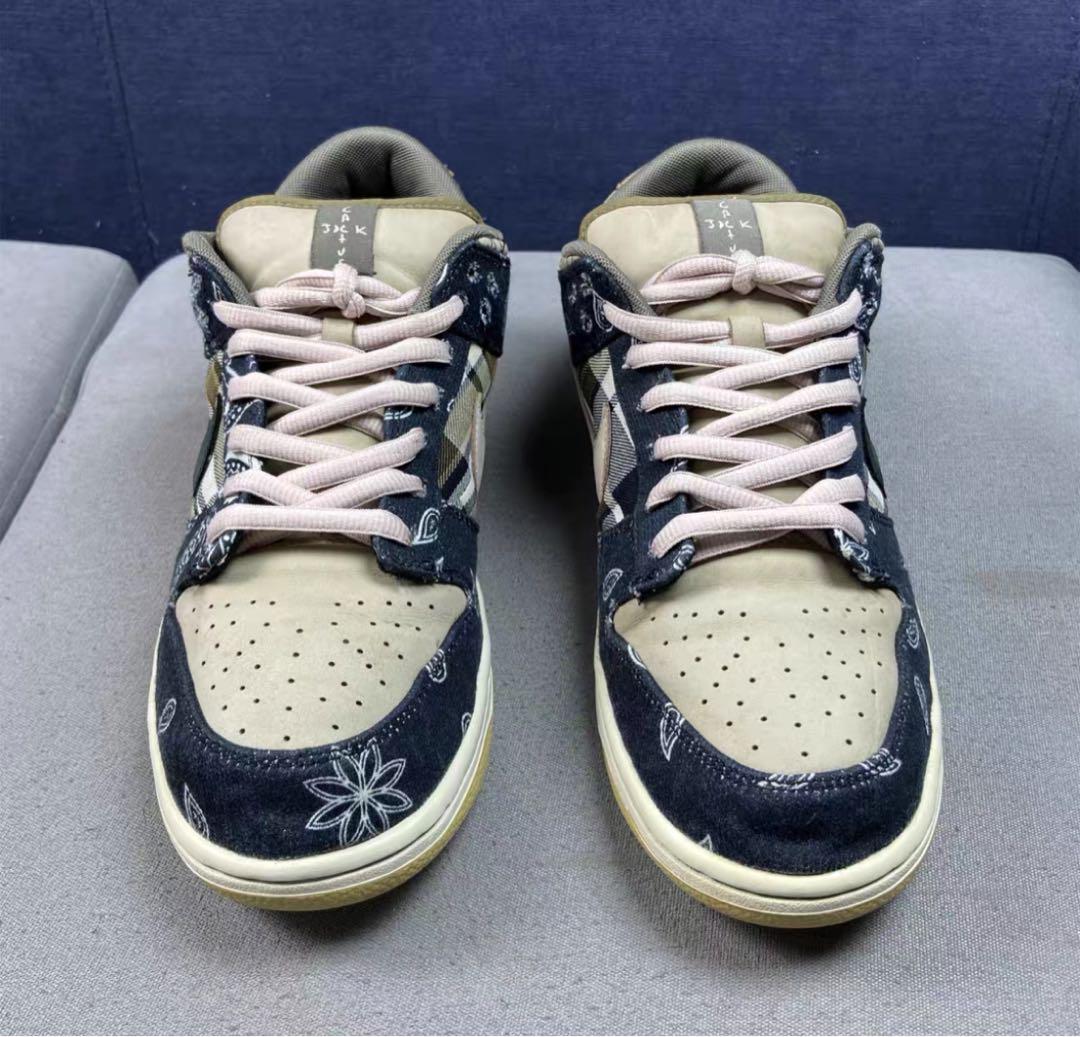 Travis Scott × Nike SB Dunk Low