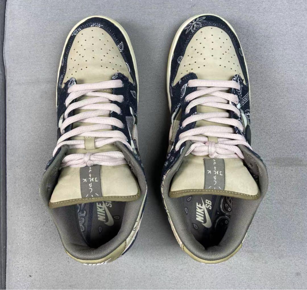 Travis Scott × Nike SB Dunk Low
