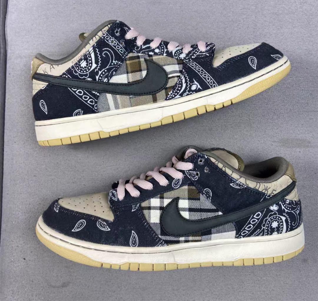 Travis Scott × Nike SB Dunk Low