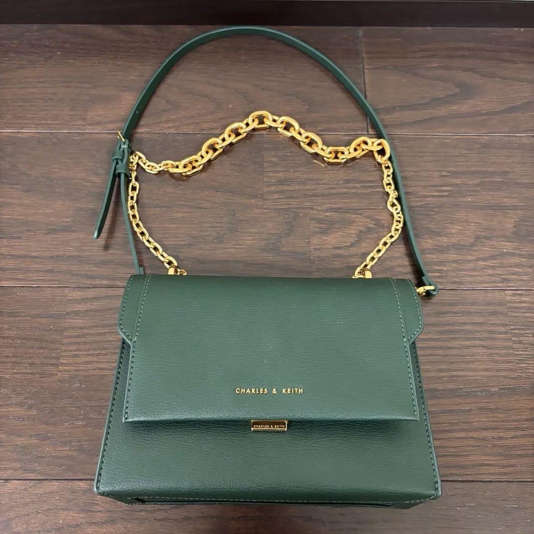 CHARLES&KEITH フロントフラップ チェーンハンドルクロスボディ