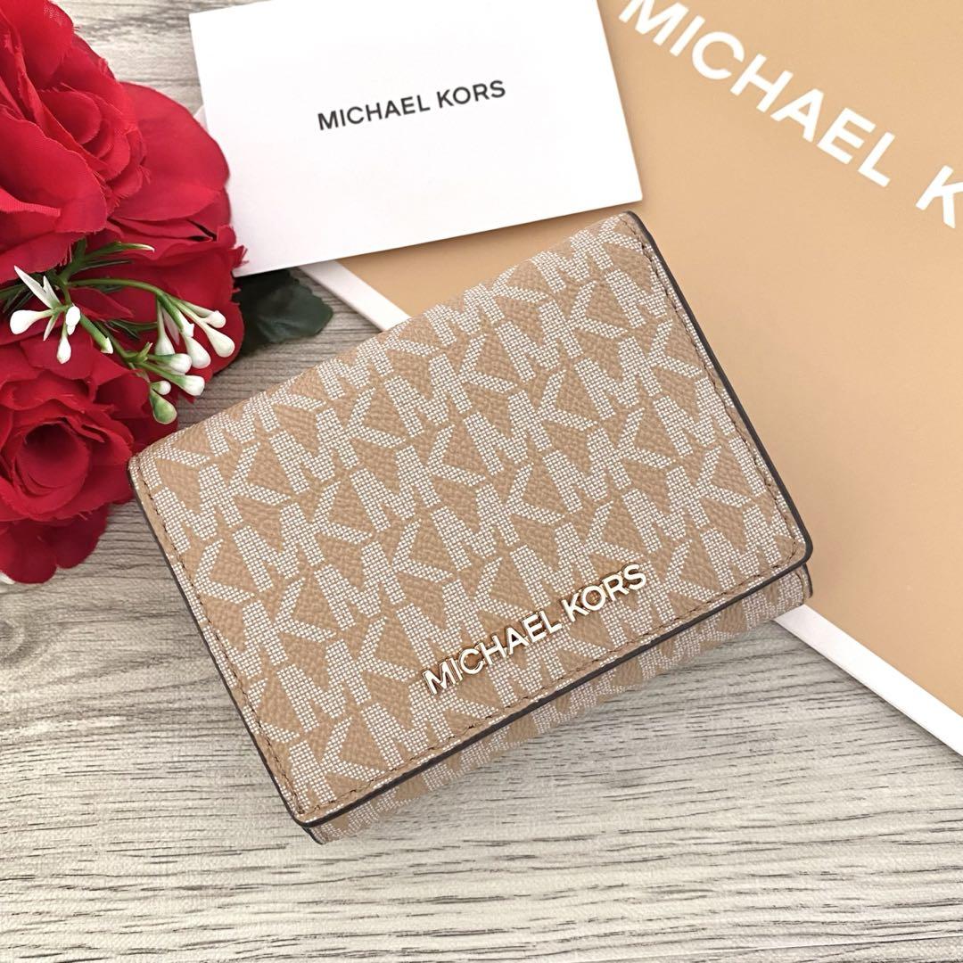 《新品》MICHAEL KORS 折り財布　ベージュ　シグネチャー   折り財布レディース