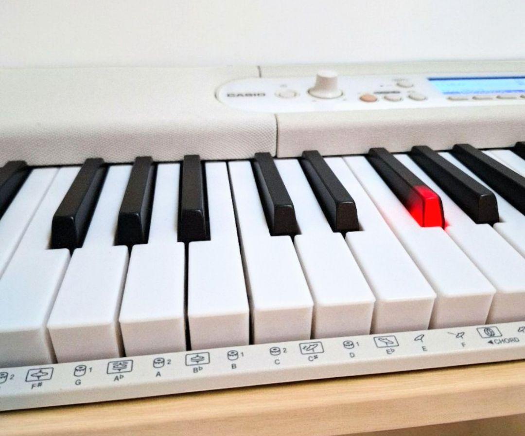 カシオ 電子キーボード LK-526 光ナビゲーション