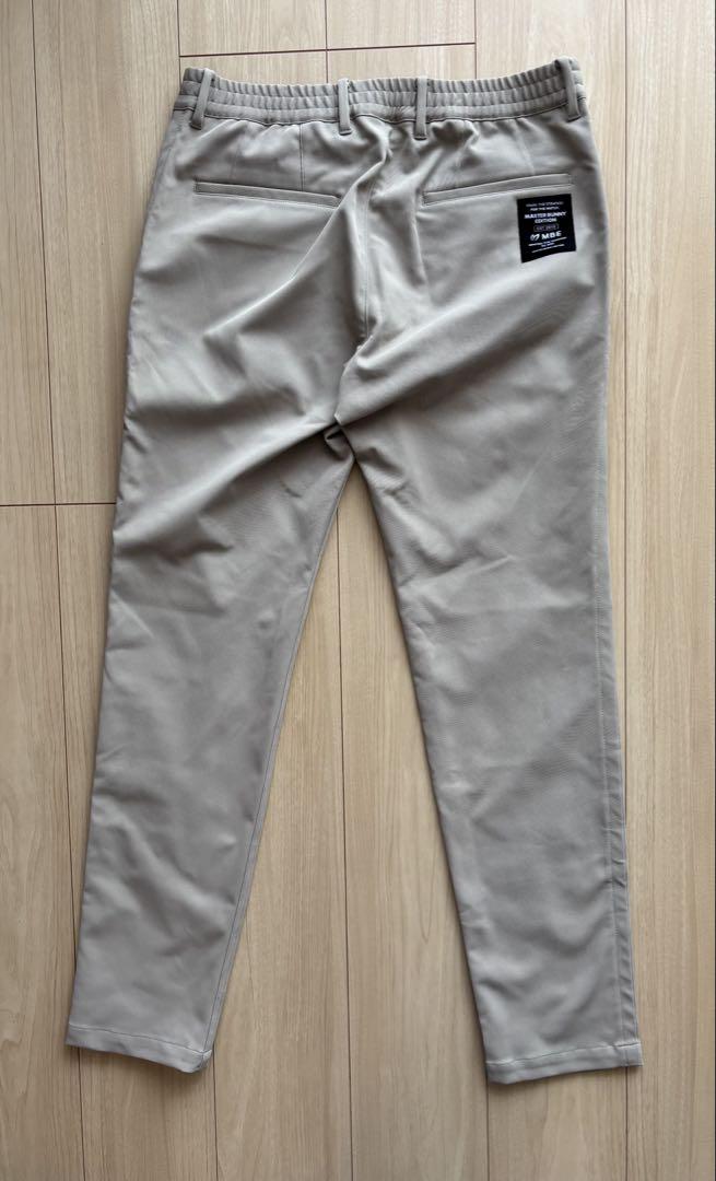 【美品】春用マスターバニーエディション　ベージュストレートパンツ　サイズ5