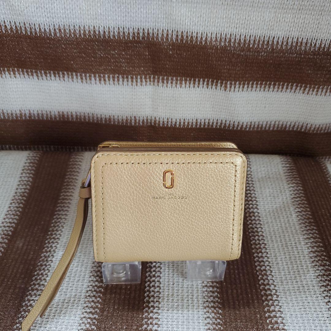 ☆未使用☆MARC JACOBS☆ゴールド☆二つ折り財布☆本革レザー