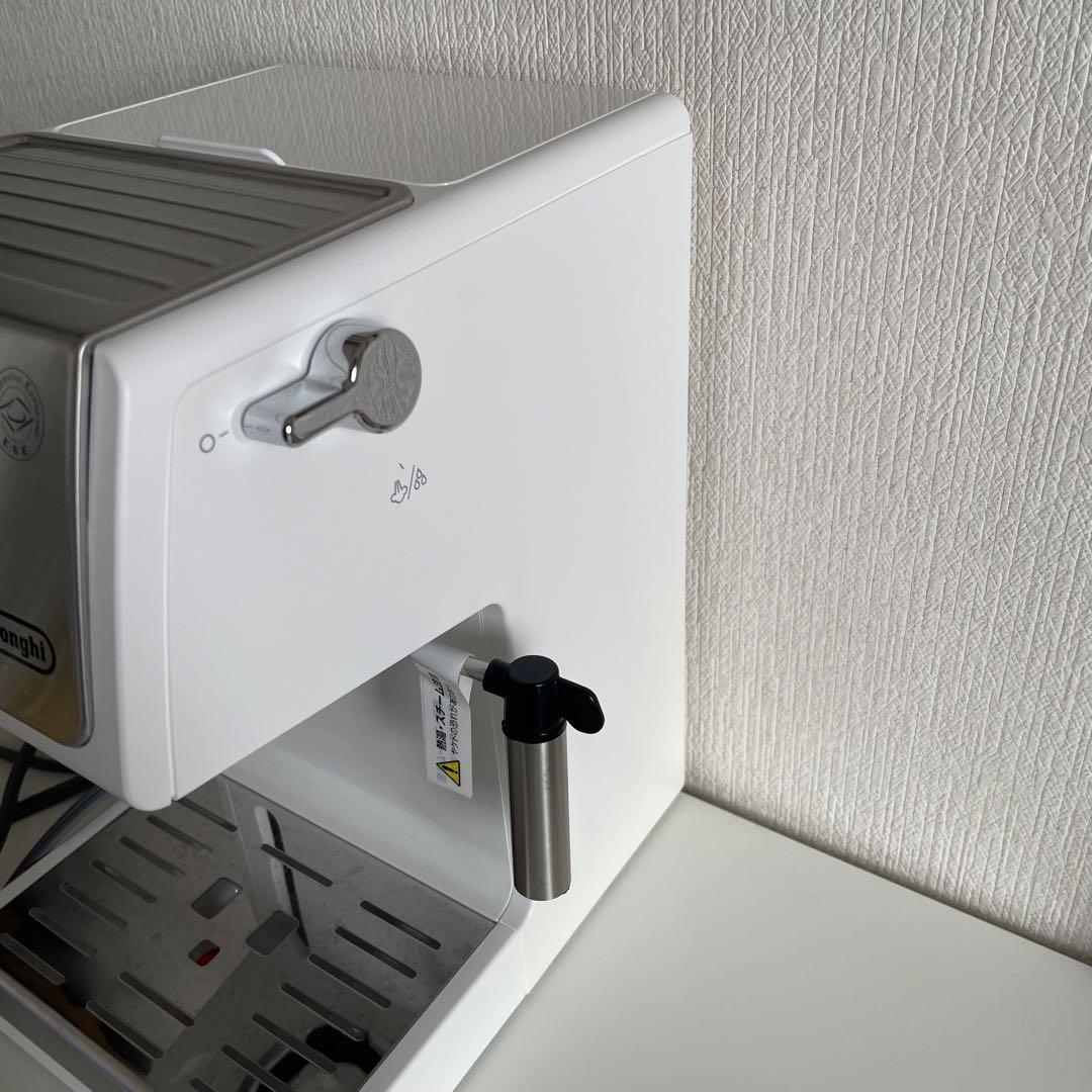 デロンギ　エスプレッソマシンECP3220J 白