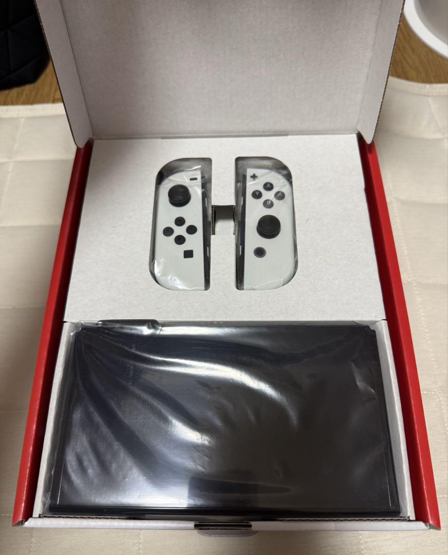 Nintendo Switch 本体 ホワイト 新品ホリパッド付 Nintendo Switch 本体 ホワイト 新品ホリパッド付