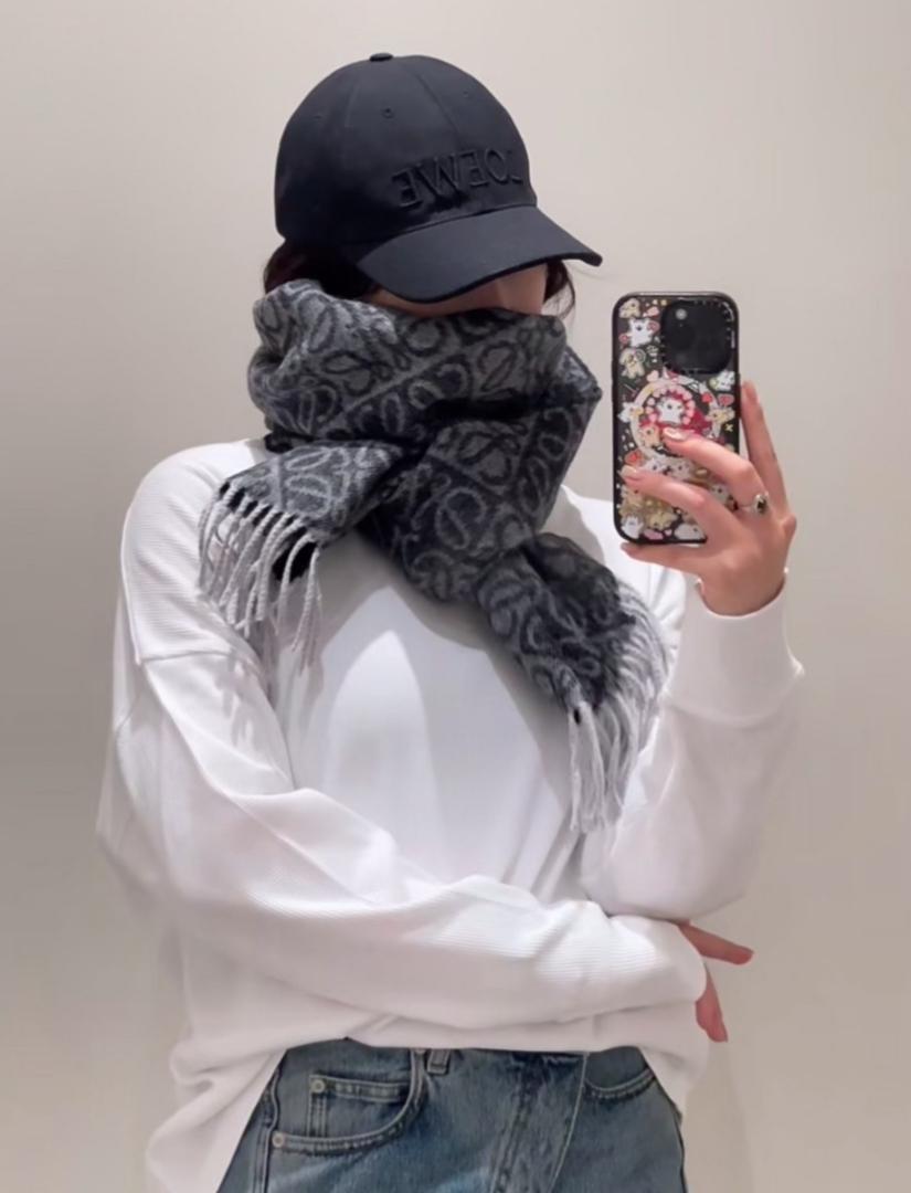 LOEWE ダークグレー ベースボールキャップ