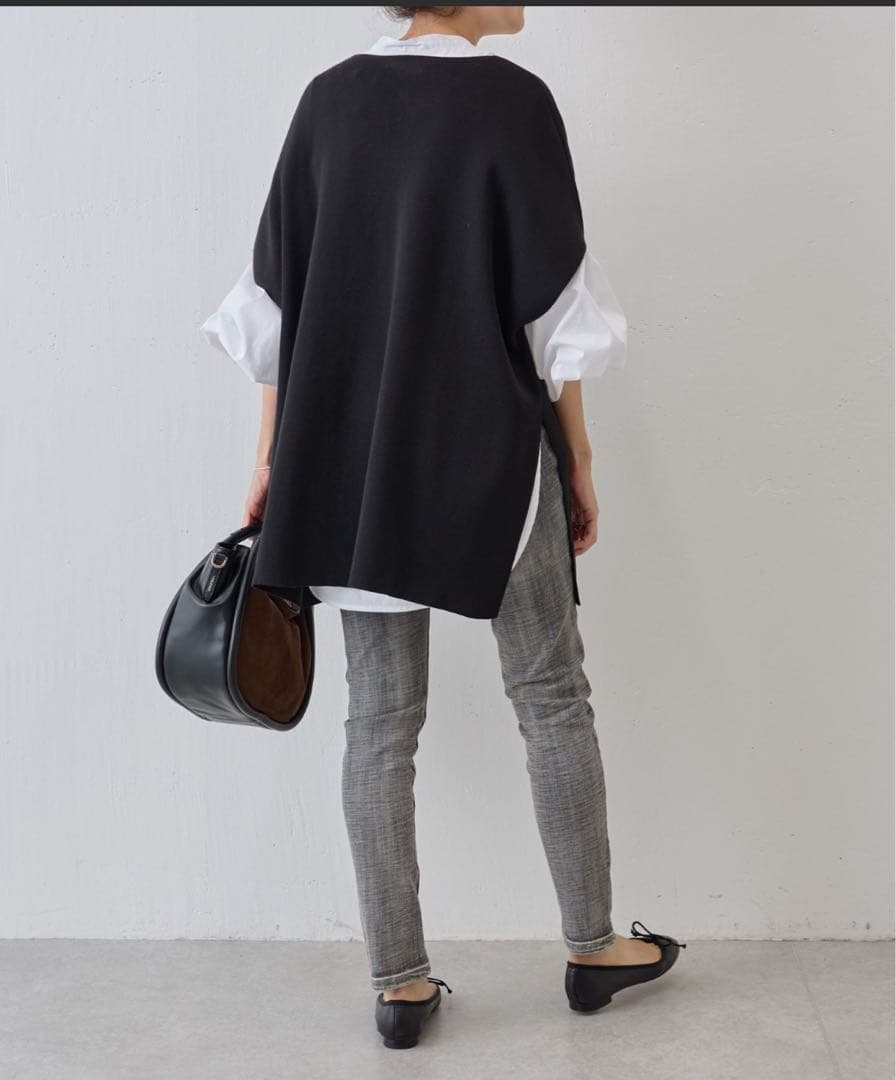 beardsley ブラックニットベスト Vネック ポケット付き beardsley ブラックニットベスト Vネック ポケット付き