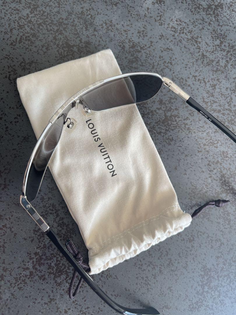 LOUIS VUITTON サングラス シルバー ケース付き