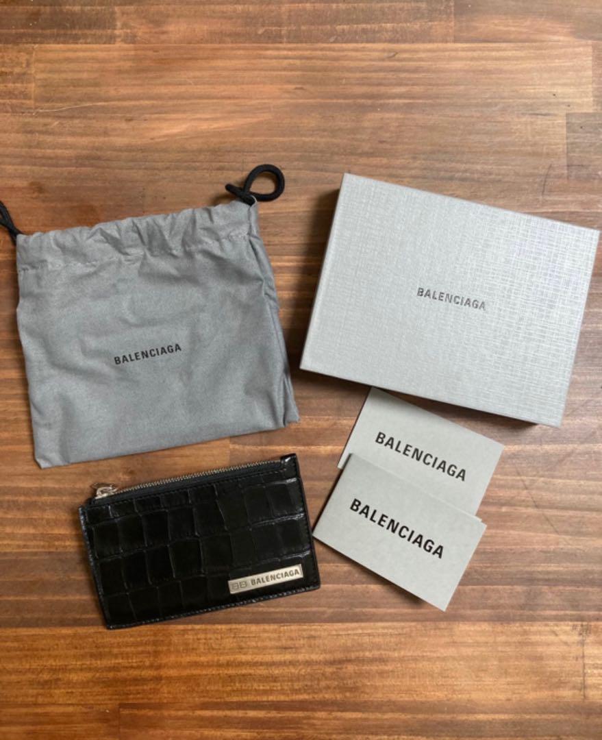 激安価格の 【新品未使用】BALENCIAGA フラグメントケース 小銭入れ ロゴ シルバー - コインケース/小銭入れ 激安価格の 【新品未使用】BALENCIAGA フラグメントケース 小銭入れ ロゴ シルバー - コインケース/小銭入れ