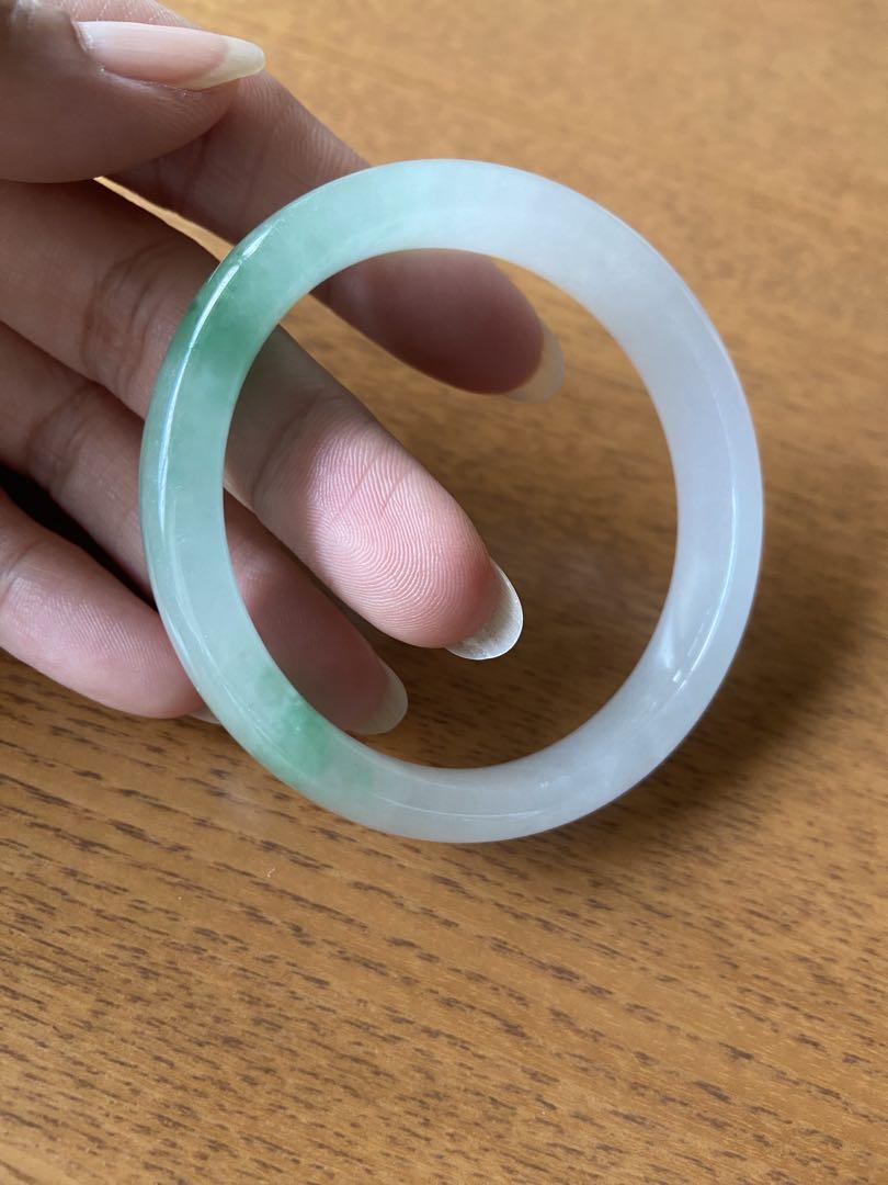翡翠バングル　ブレスレット　腕輪