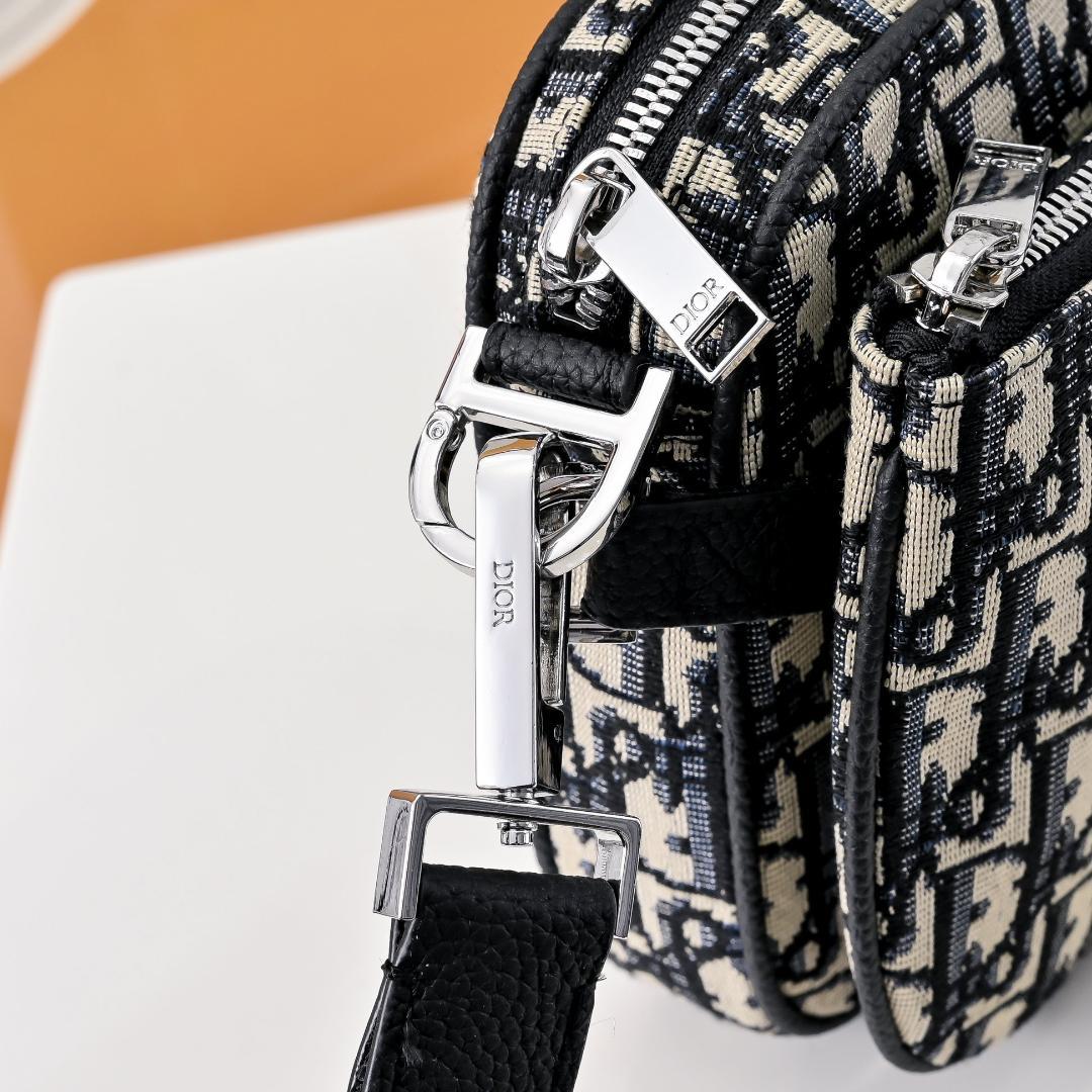 【コンパクト★】DIOR AND HYLTON NEL メッセンジャーバッグ 人気コラボ☆】DIOR AND HYLTON NEL メッセンジャーバッグ (Dior