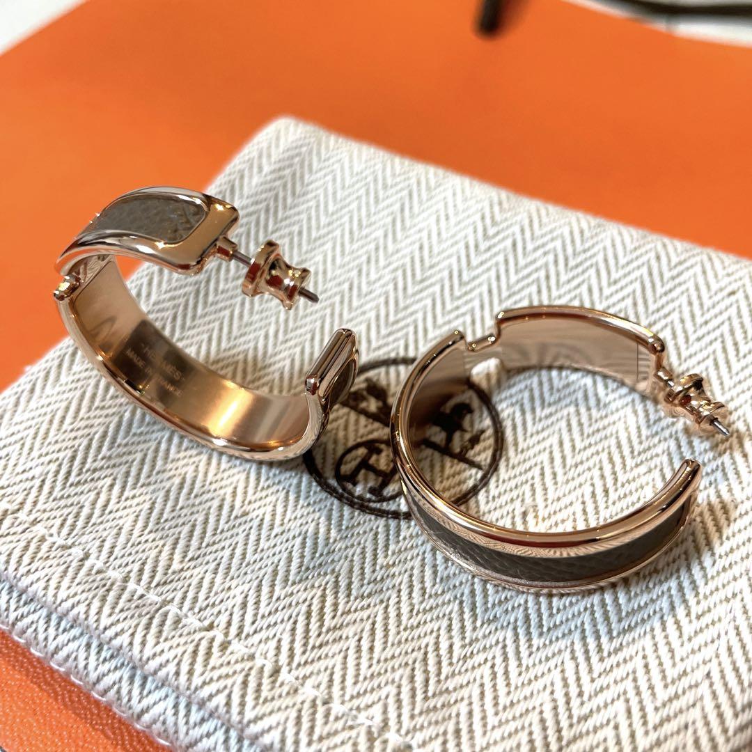 リエさま専用　　HERMESエルメス オランプ ピアス エトゥープ × ゴールド ピアス 《オランプ》 | Hermès - エルメス-公式サイト