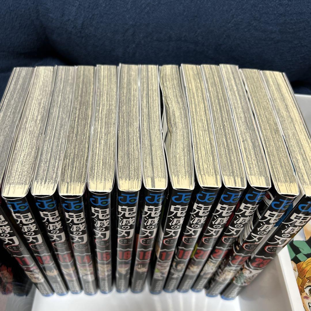 美品　鬼滅の刃 全23巻セット　鬼滅隊見聞録・外伝・映画館特典　合計２６冊 鬼滅の刃 1~23巻全巻セット＋鬼滅の刃鬼