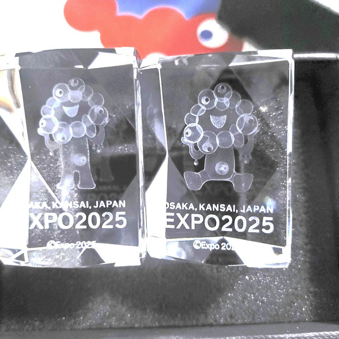 ミャクミャク 3Dペーパーウエイト 2種