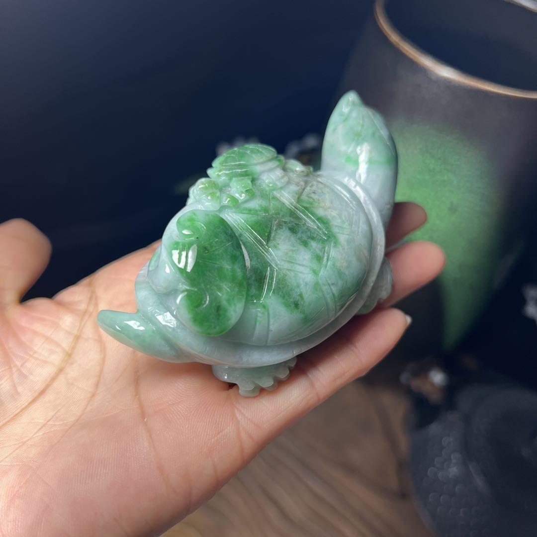 本翡翠　縁起が良い亀親子置き物