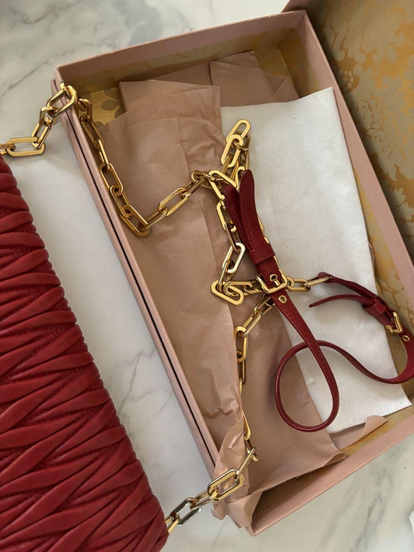 miumiu マテラッセ長財布