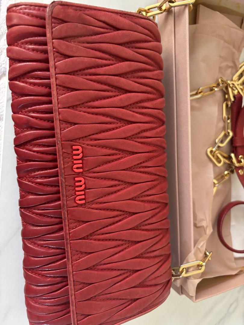 miumiu マテラッセ長財布