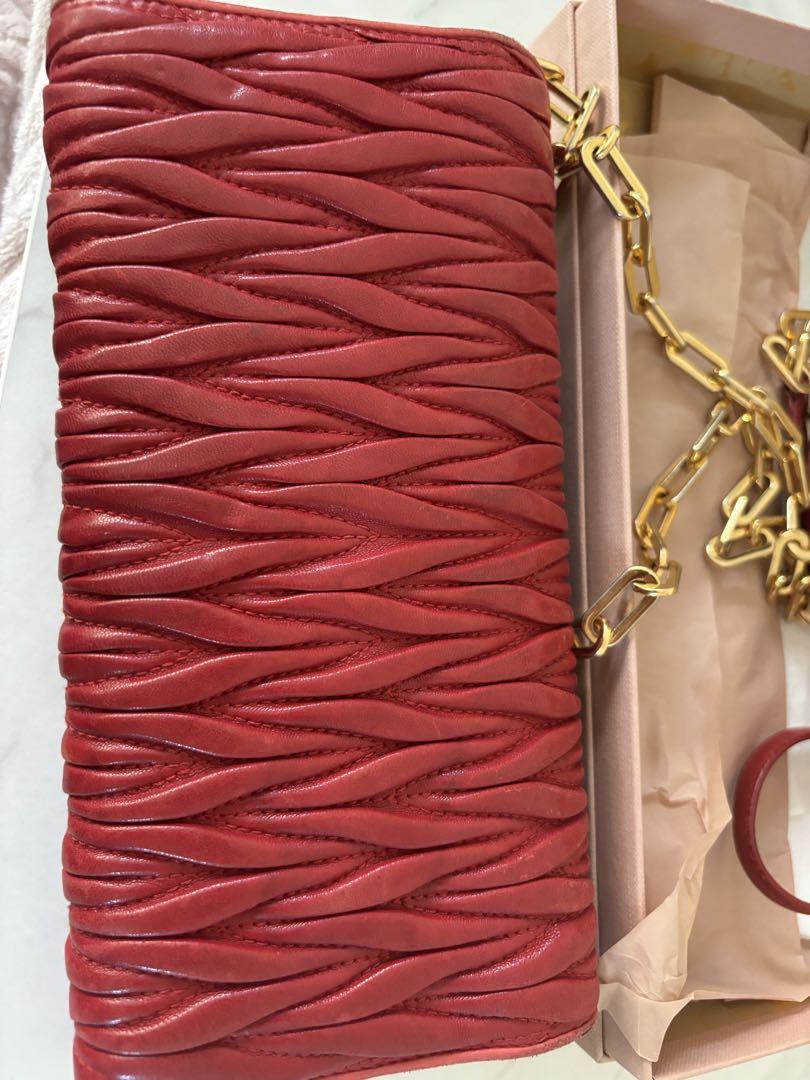 miumiu マテラッセ長財布