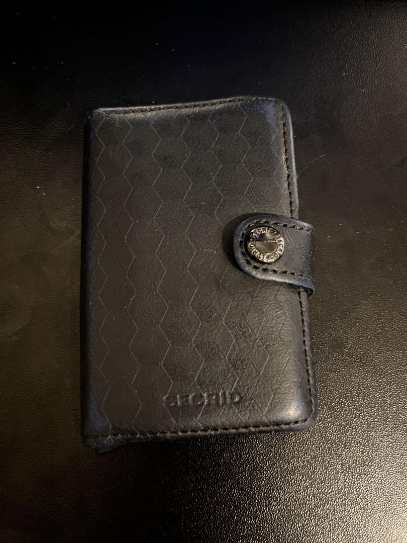 Secrid ブラックレザー三つ折り財布