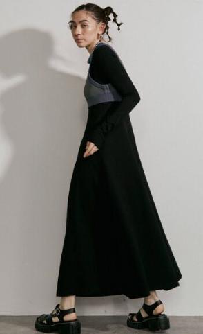 美品✨UN3D.　クルーネックベーシックフレアニットワンピース　　ブラック　S