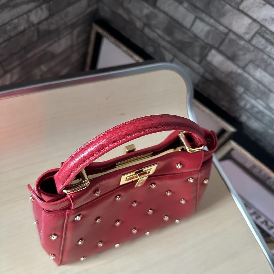 FENDI ピーカブー XS スタッズ レッド ナッパレザー ショルダーバッグ