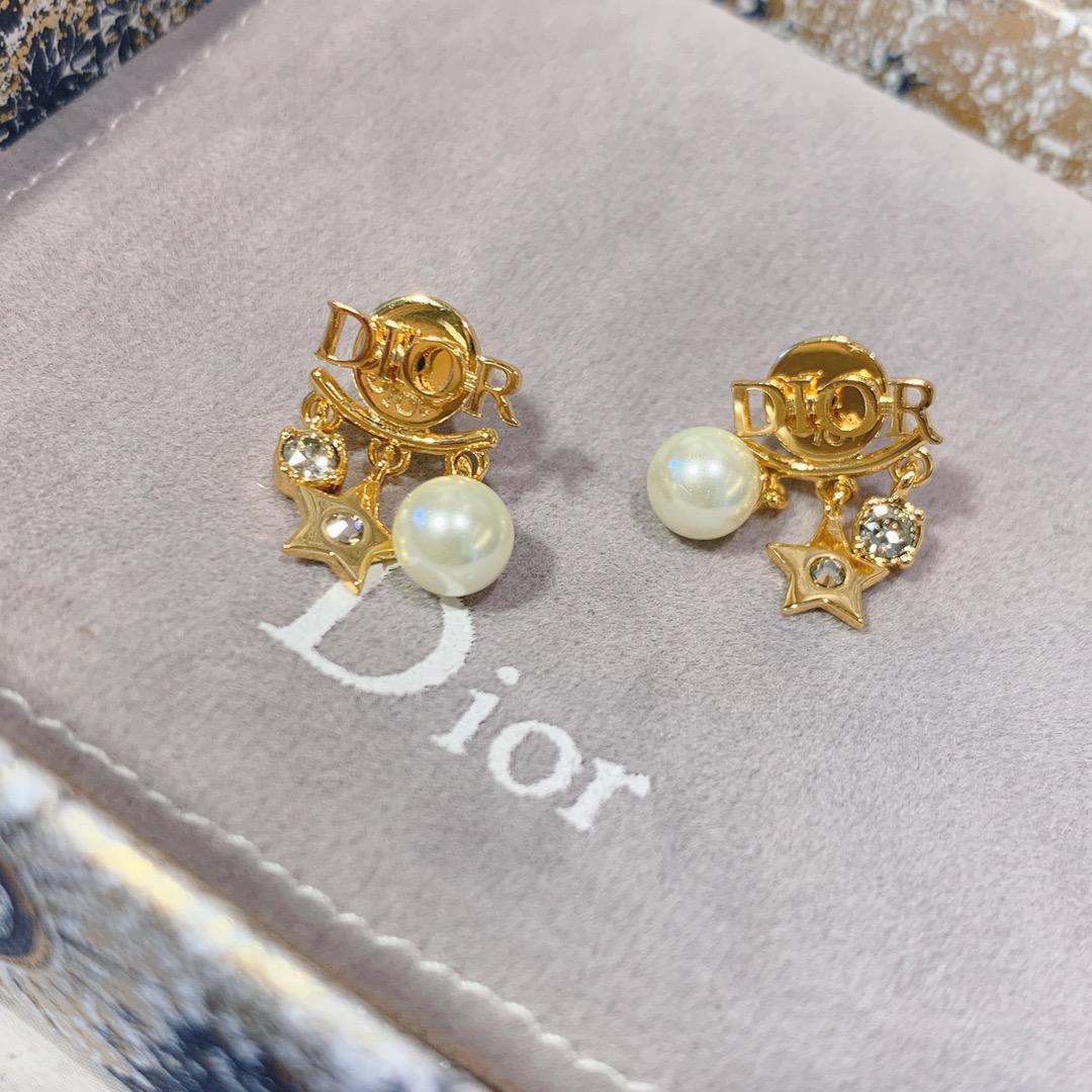 Miss Dior 星型ピアス ゴールド　燻しゴールド Dior パール 星モチーフ ゴールドピアス - メルカリ