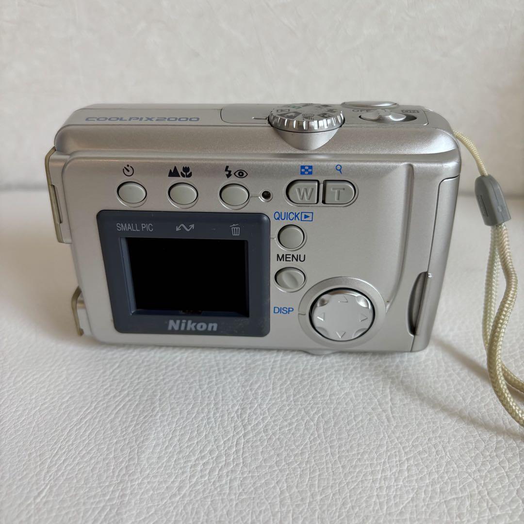 在庫処分セール テ Nikon COOLPIX 単三電池駆動 コンパクトデジタルカメラ 2000 デジタルカメラ