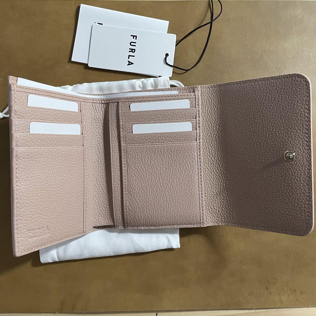 新品未使用　FURLA 三つ折財布