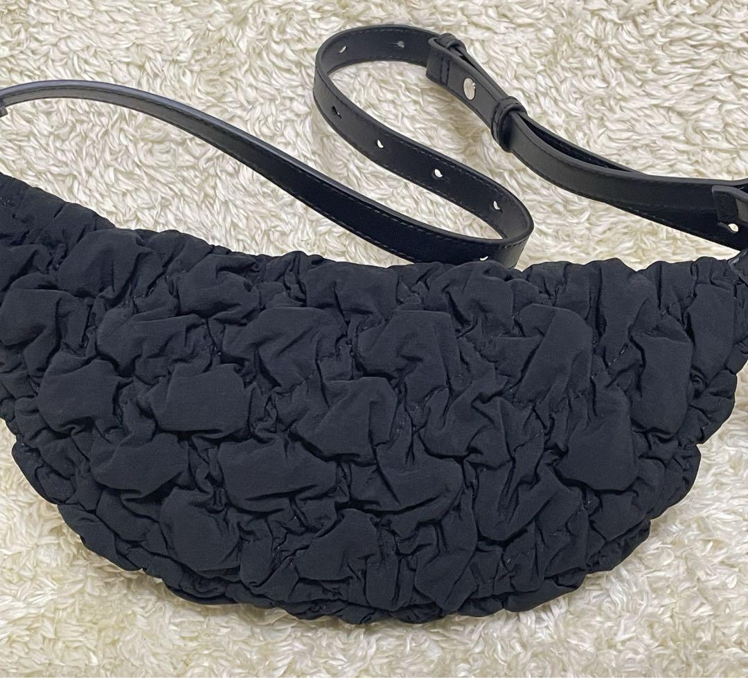 【美品】チャールズアンドキース　 ニタ ナイロンルーシュドクロスボディバッグ