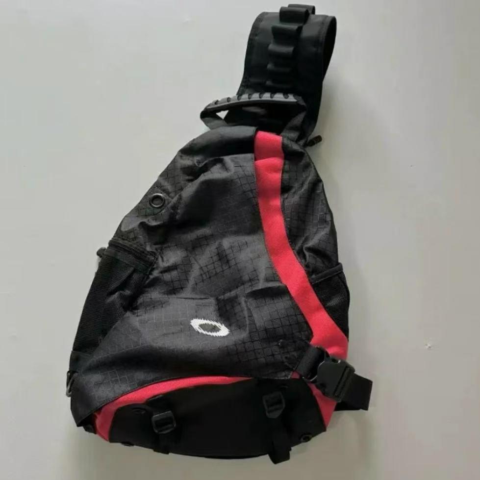 Oakley Y2K ワンショルダーバッグ ボディバッグ レッド - メルカリ