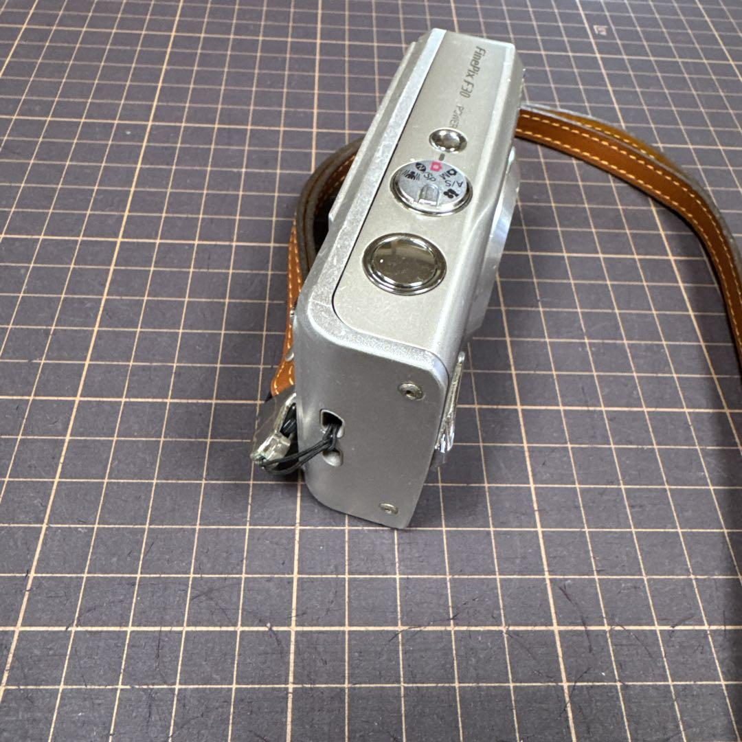 FUJIFILM FINEPIX F30コンパクトデジタルカメラ