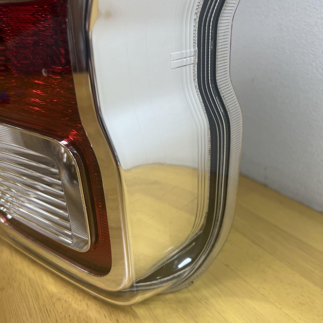 SUZUKI ハスラー MR52S 右Rrコンビネーションランプ