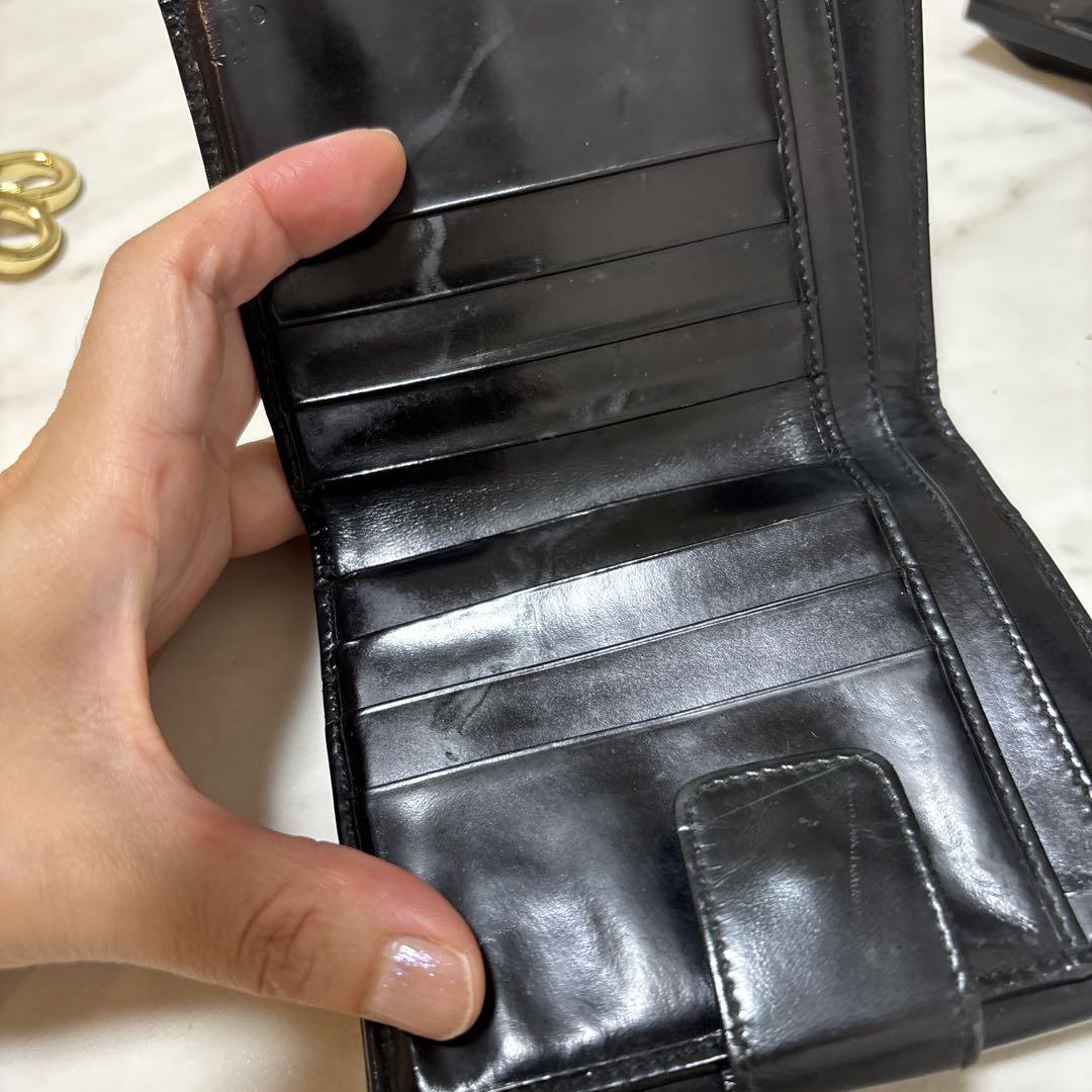 Gucci ブラックレザー 二つ折り財布 GUCCI ブラックレザー 二つ折り財布 - メルカリ