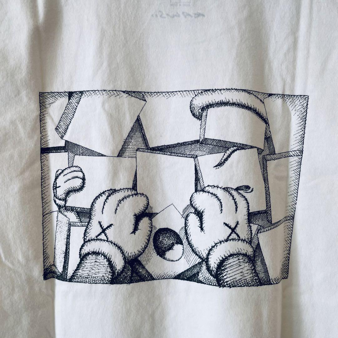 新品　カウズ　KAWS×ユニクロ　限定コラボデザイン　希少なファーストＴシャツ