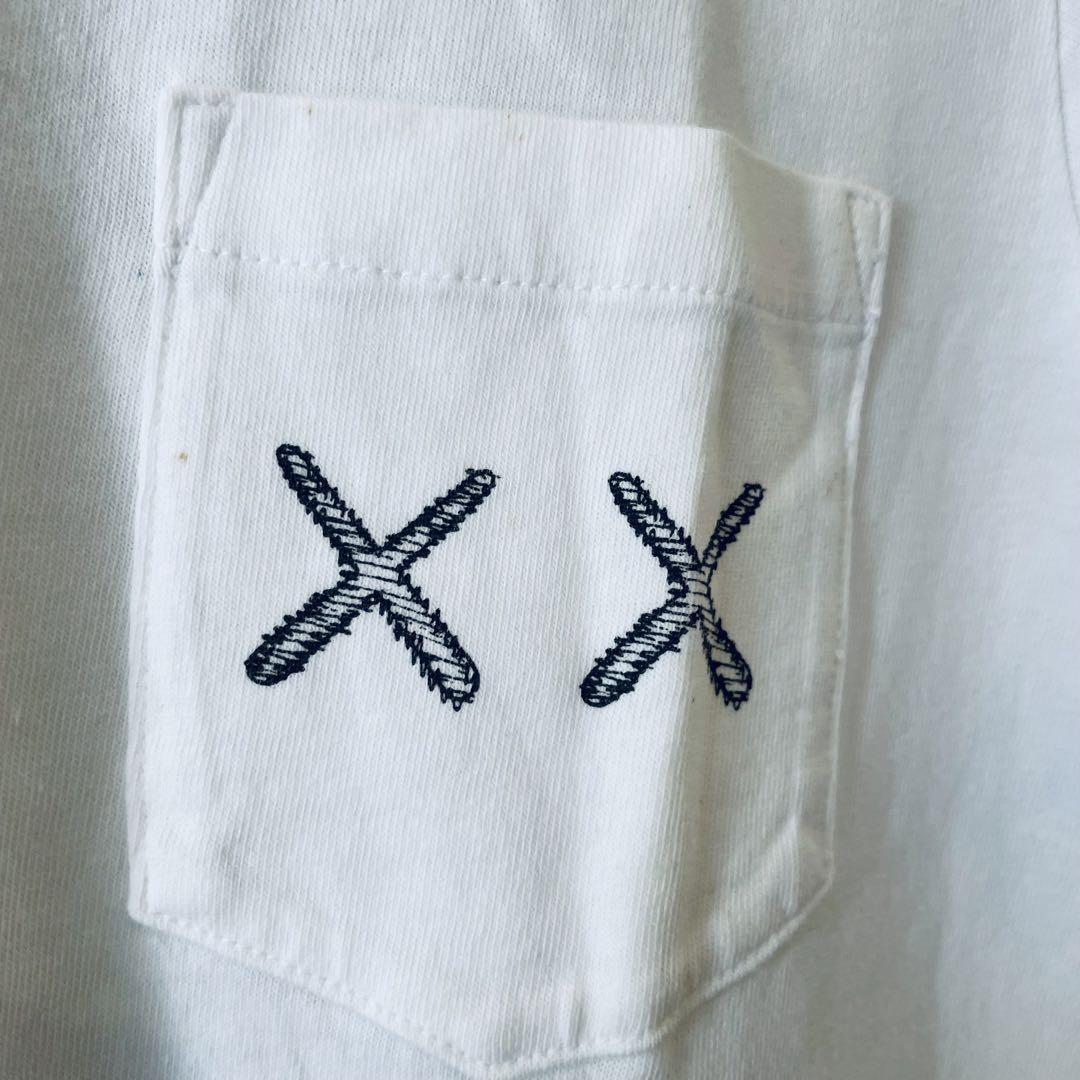 新品　カウズ　KAWS×ユニクロ　限定コラボデザイン　希少なファーストＴシャツ