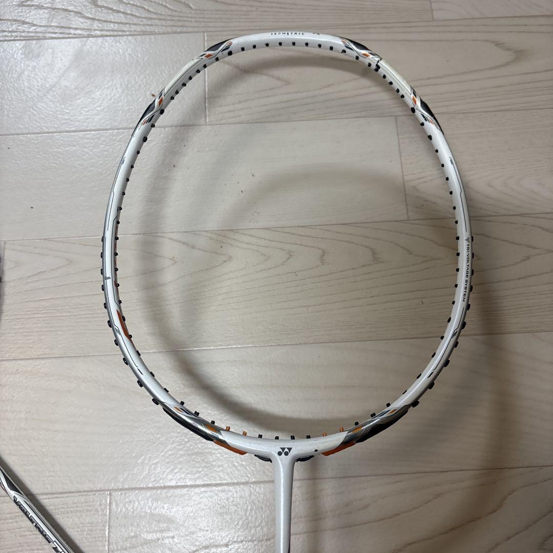 VOLTRIC 70 他バドミントンラケット 2本セット VOLTRIC 70 バドミントンラケット 2本セット - メルカリ
