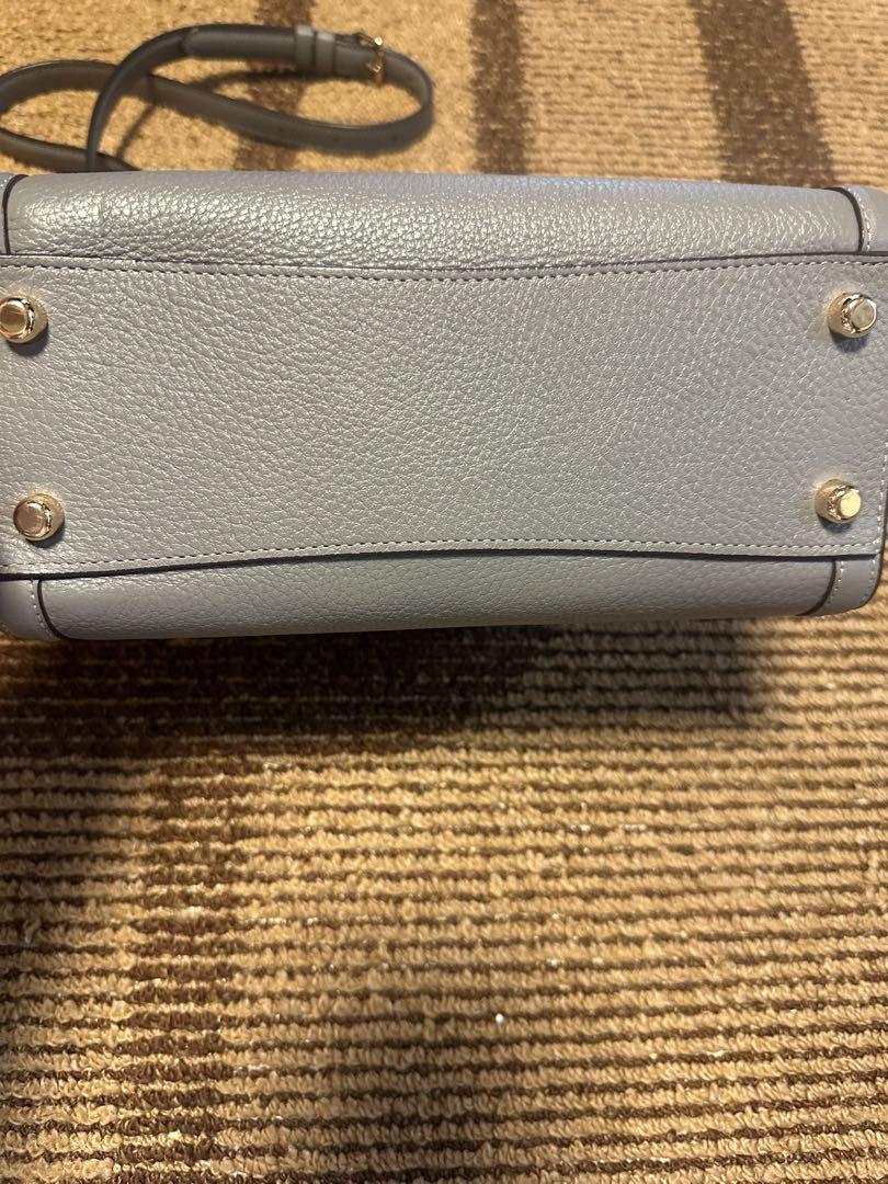 グレー ハンドバッグ ロゴ付き金具